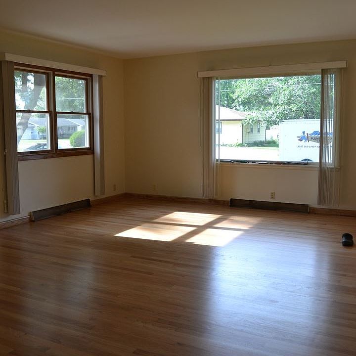 2nd image of 2540 Lamar Ave