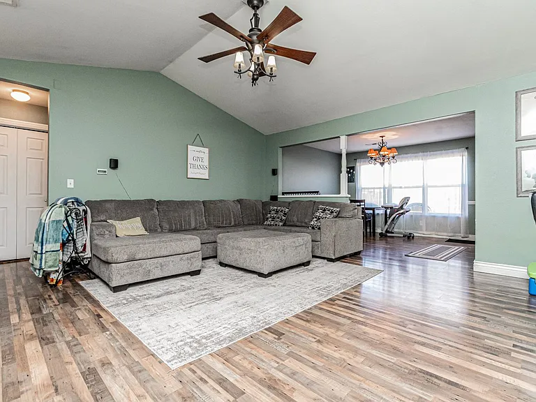 1531 N Clay St — Photo 3