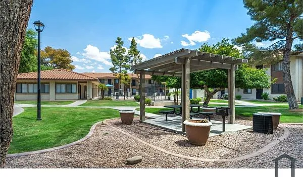 2305 E Main St — Photo 2