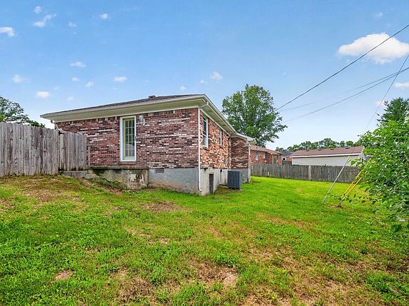3rd image of 109 Lige Ct