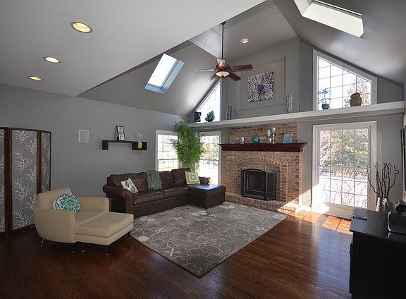5th image of 393 Pheasant Hill Dr