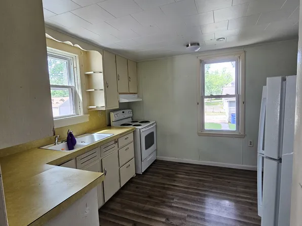 802 N 1st Ave, Wausau, WI 54401