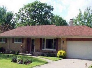 4140 Timberlane Dr, Northbrook, IL 60062