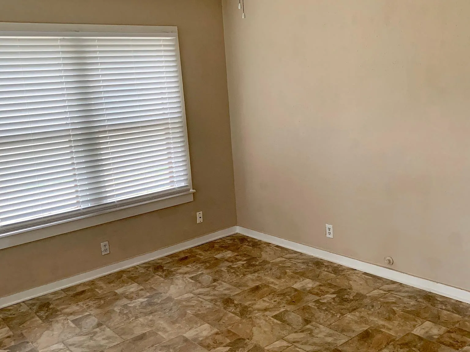 170 E Edgewater Ter — Photo 2