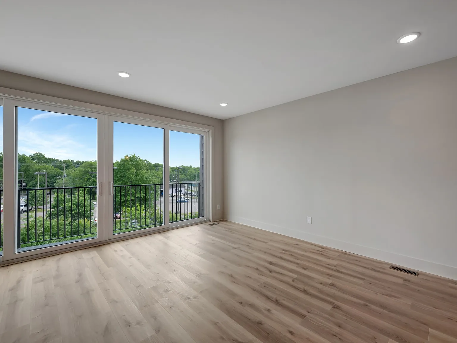 4 bed, 2180 sqft, $2,999 — Photo 4