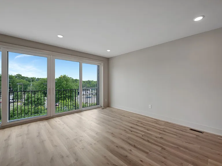 2115 24th Ave N #3 — Photo 4