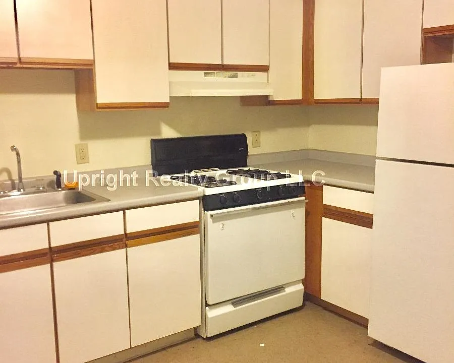1 Adams Cir #C