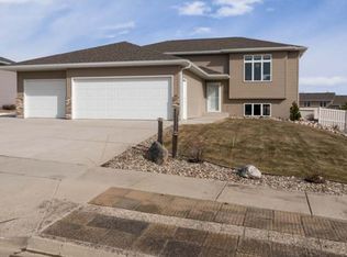 5001 Autumblaze Way, Bismarck, ND 58503