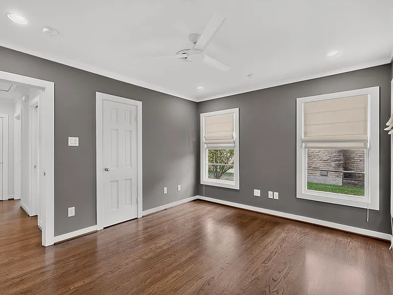 2323 Barberry Dr — Photo 24