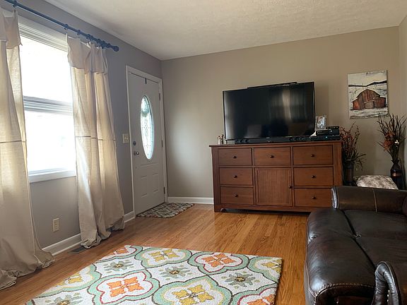 4th image of 1347 Dewey Ave