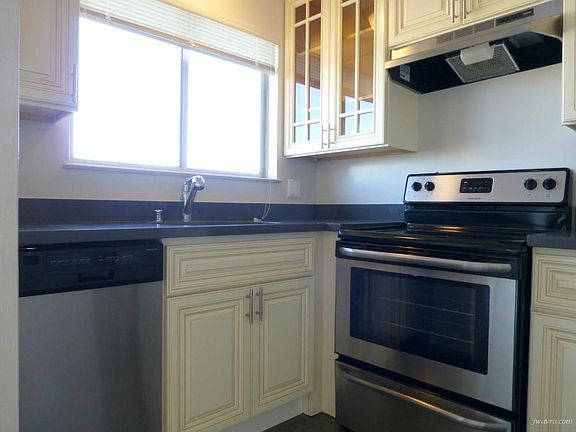 2nd image of 765 Burnett Ave APT 1