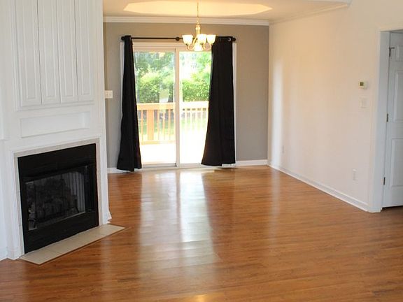 3rd image of 212 Killdeer Dr