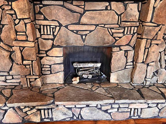 5th image of 301 W Hill St