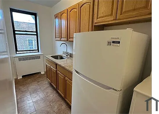 250 E 176th St #1H