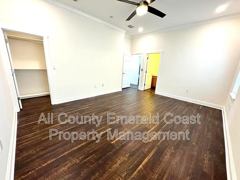 722 Kelly St — Photo 37