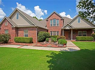 562 N Cedar Ridge Ln, Fayetteville, AR 72704
