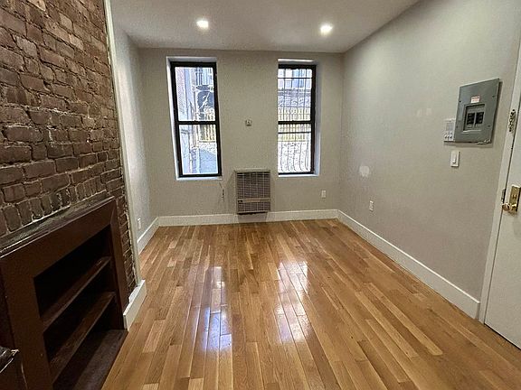 2nd image of 17 Essex St APT 2