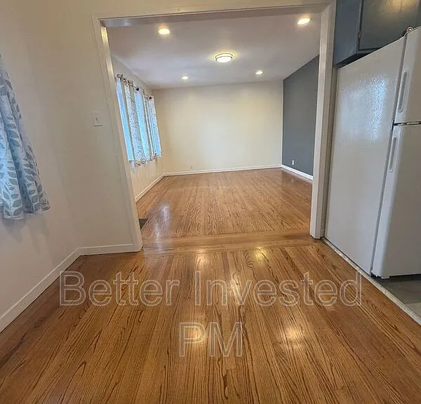 2400 39th Ave #4 — Photo 4