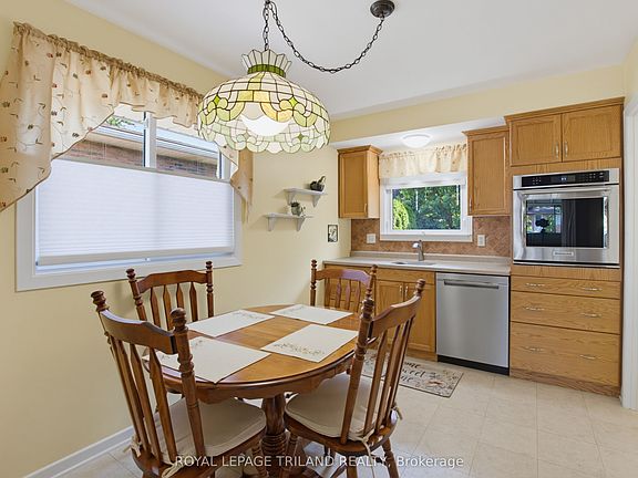 4th image of 115 Champlain Cres