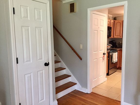 3rd image of 27 Gilbert Dr
