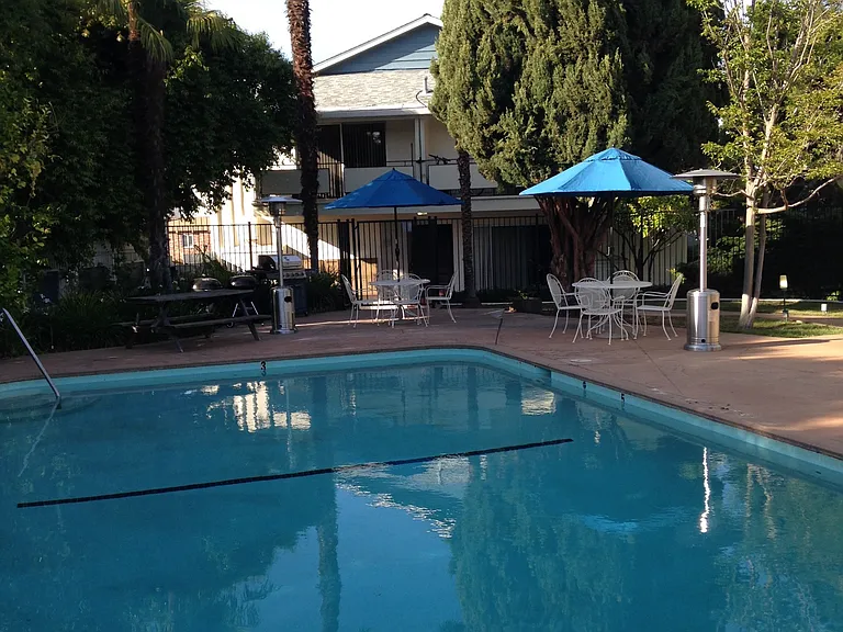 Ednamary Apartments — Photo 13