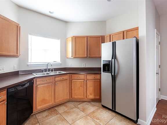 4th image of 104 Saint Vincent Pl