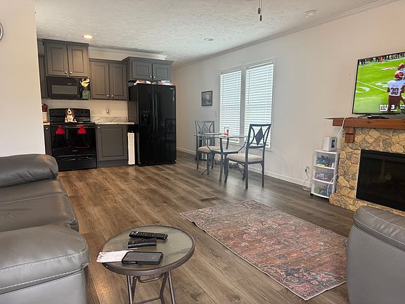 3rd image of 848 Lookout Dr