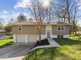 216 Greenwood Dr, Harriman, TN 37748