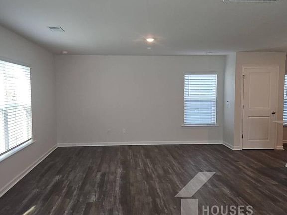 3rd image of 119 Cranford Rd