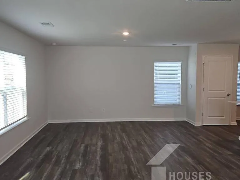 119 Cranford Rd — Photo 3