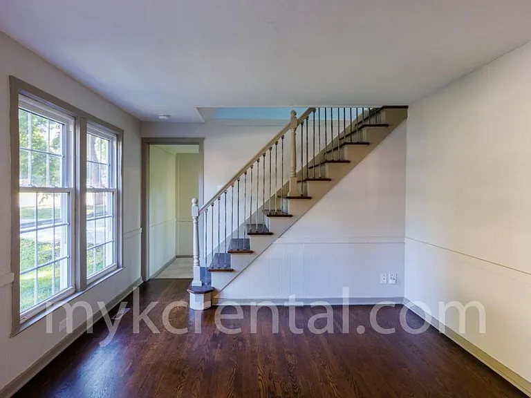 7915 W 59th Ter — Photo 10