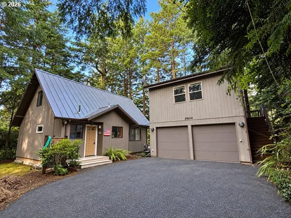 84614 E Lake Dr, Florence, OR 97439