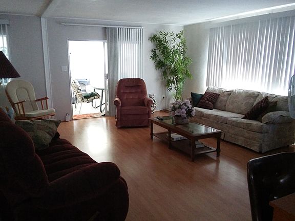 3rd image of 109 Camellia Dr