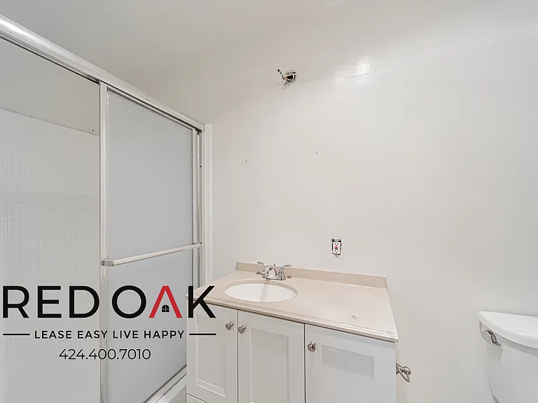 10741 Moorpark St #30 — Photo 11