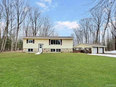 8672 M.5 Rd, Gladstone, MI, 49837