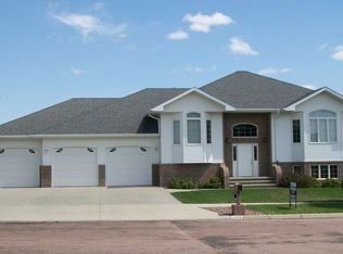 1308 15th Street Cir, Watertown, SD 57201