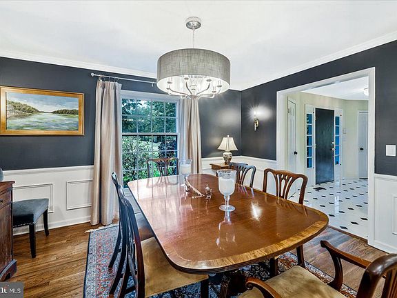 4th image of 5 River Knoll Dr