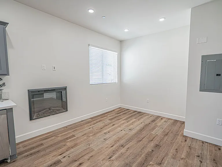 14550 Burbank Blvd #102 — Photo 5