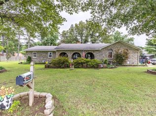 204 Charles Dr, Sikeston, MO 63801