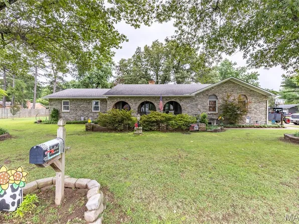 204 Charles Dr, Sikeston, MO 63801