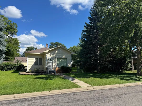 37 19th Ave N, Hopkins, MN 55343