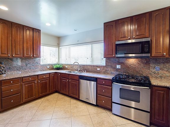 5th image of 678 Berkshire Pl