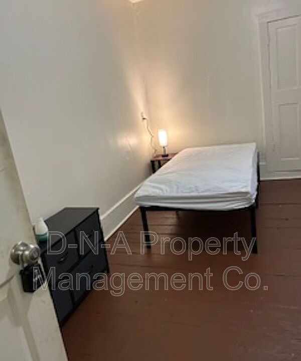 2nd image of 729 Main St #41