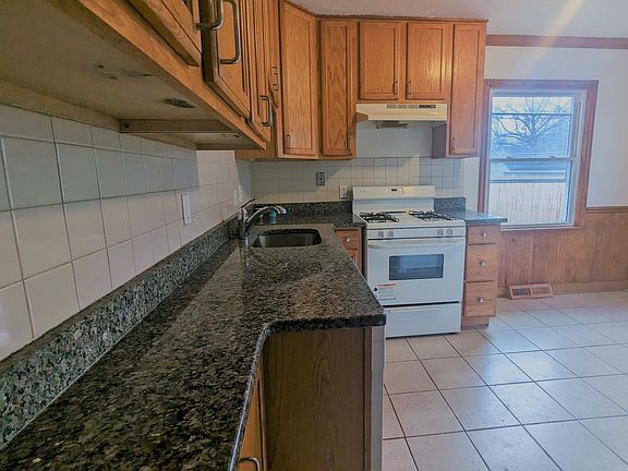 4th image of 26330 Shoreview Ave