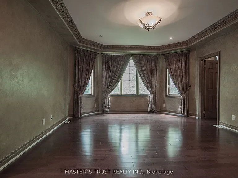 678 Saint Nicholas Ct — Photo 25