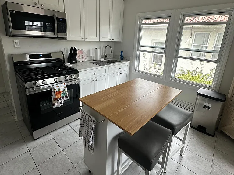 61 W Walnut St #UPPER — Photo 5