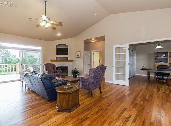 3rd image of 9814 Treelake Dr