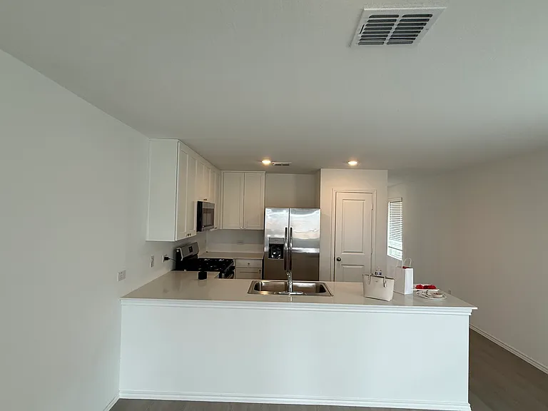 205 E Lima Dr — Photo 8