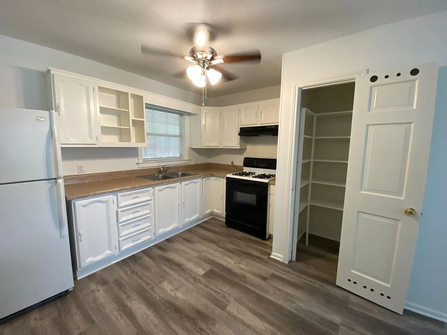 Centrally located Home in Hurst — Photo 4