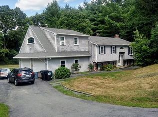 584 King St, Raynham, MA 02767